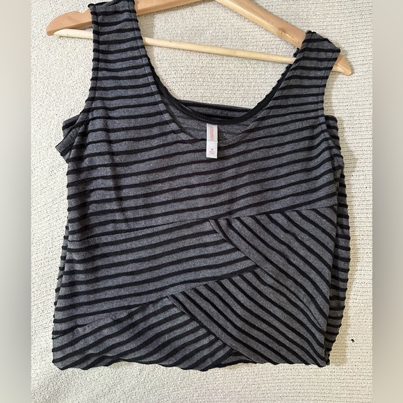 Cute zig zag Xhilaration black and grey stripe dress, size Medium. - Picture 3 of 3